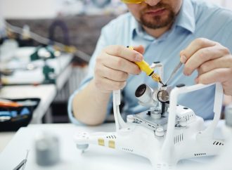 Poradnik użytkownika: Jak wykorzystać druk 3D do tworzenia własnych elementów elektronicznych na electronicsafterhours.com